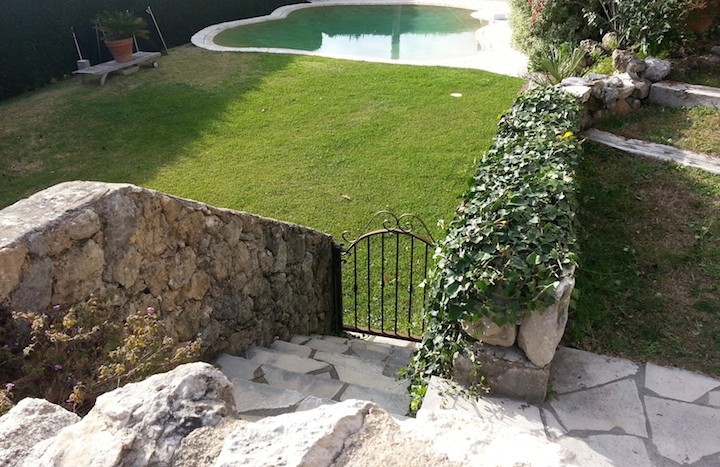05 Villa Provence Tourrettes-sur-Loup stairs to pool