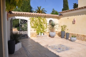 07 luxury holiday home la colle sur loup patio