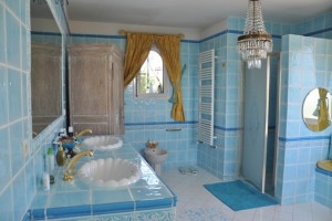 09 luxury holiday home la colle sur loup bathroom