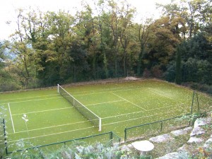 20 Sue's home vence tennis court