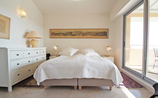 2 bedroom apartment pool garden sea view