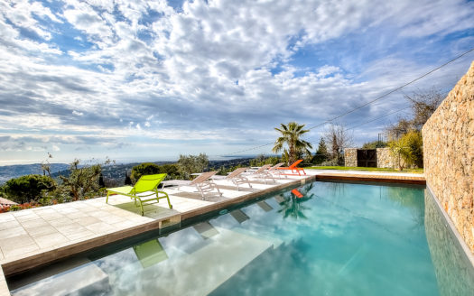Luxury- holiday-home-pool-sauna-tennis-seaview